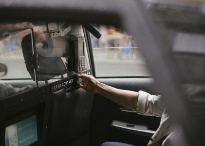 Dlaczego warto korzystać z usług taksówki?